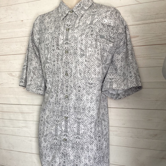 Reel Legends Sz XL Vented Fishing Shirt Button Front W/Pockets Gray Scale Print - Picture 3 of 10